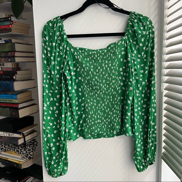 {H&M} 🔷 Green floral top - Picture 2 of 4